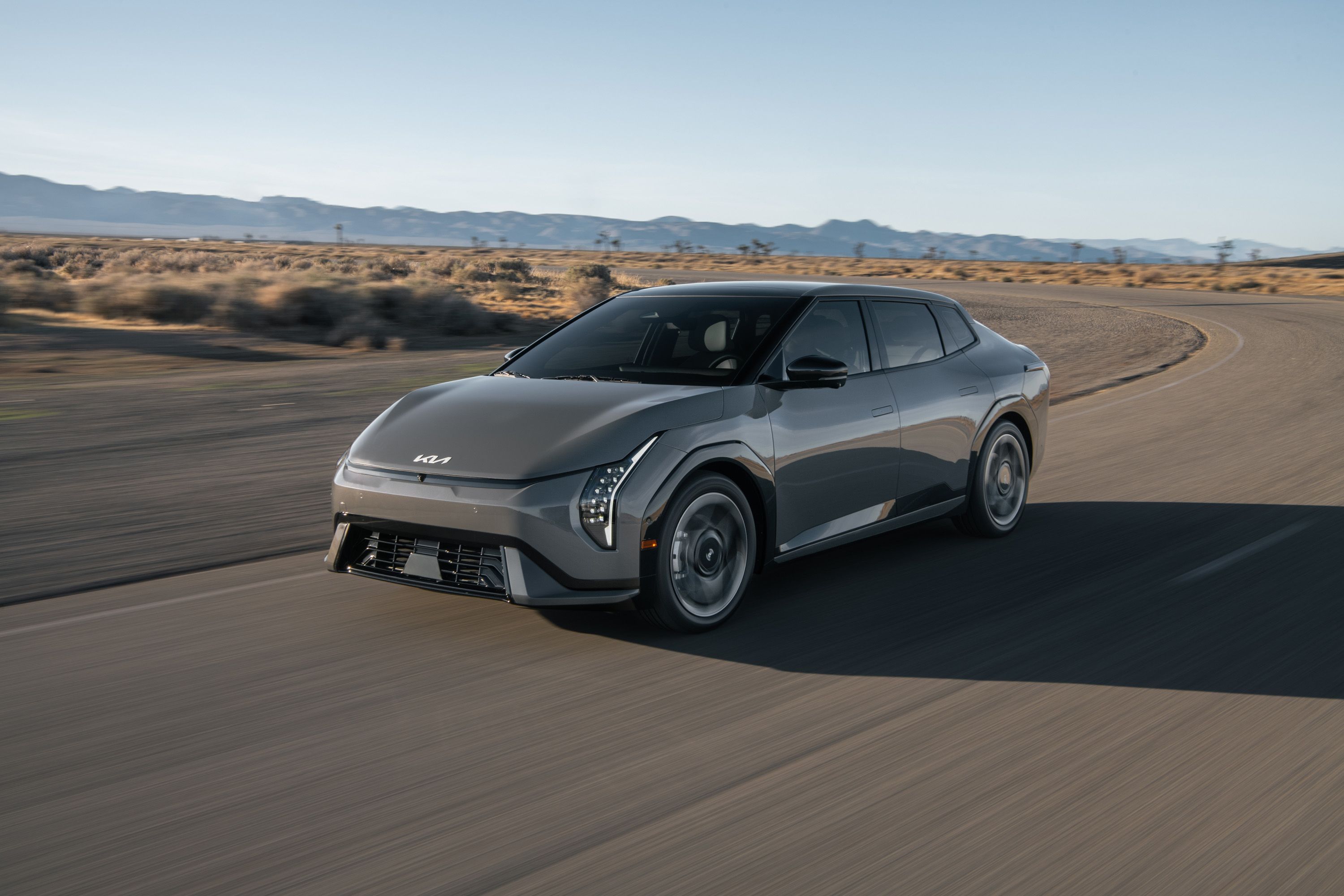 جم کیا-ای-وی۴-۲۰۲۶-KIA-EV4-2026